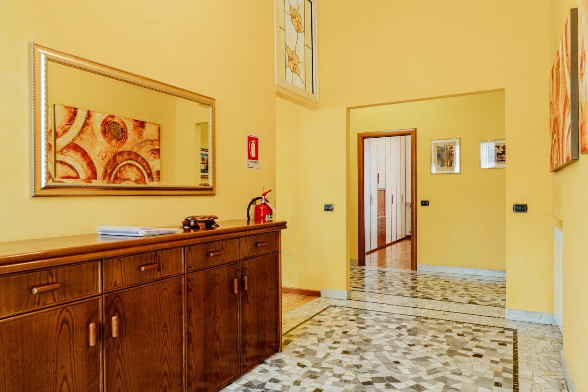 Luxe Apartment Near Milano, Rho Fiera E Mxp Бусто Арсицио Екстериор снимка